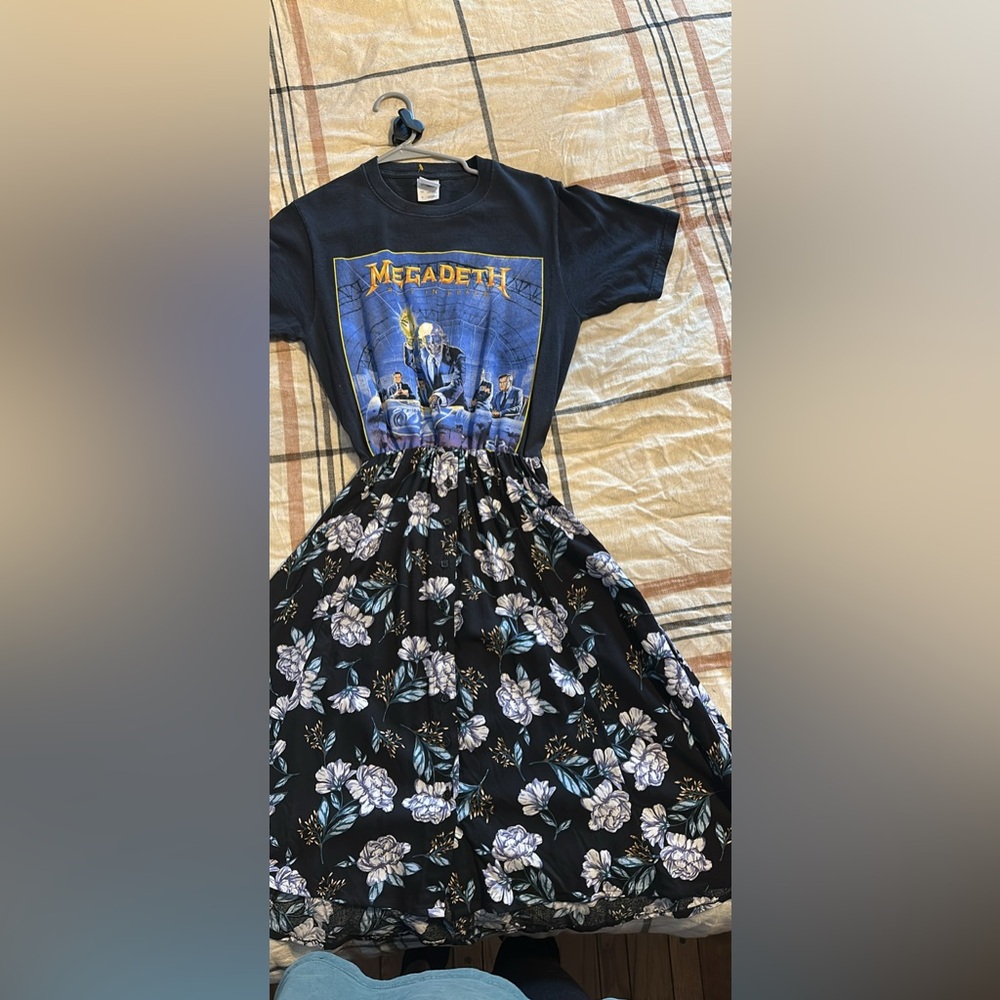 Black Megadeth Graphic T-Shirt with Floral Skirt - Picture 1 of 1